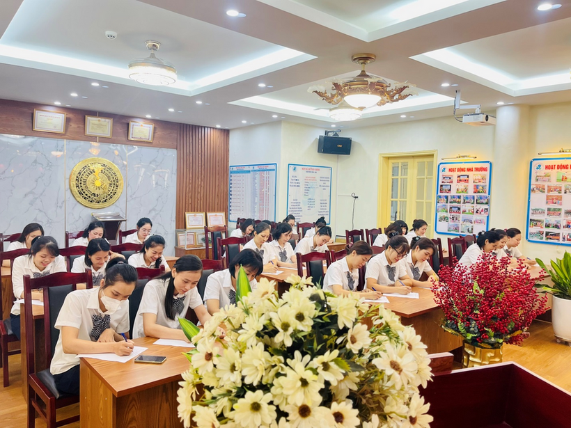 C:\Users\Techsi.vn\Desktop\New folder (2)\z3805809220055_b5c2cc5a53c34765c604032c7606992c.jpg