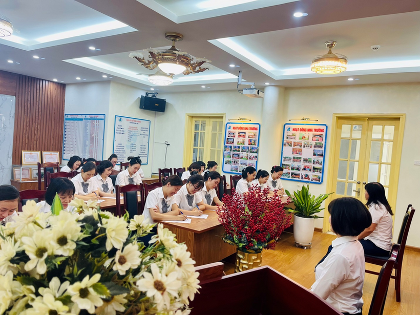 C:\Users\Techsi.vn\Desktop\New folder (2)\z3805809264257_9a4c1a1c848be871c1328a2e29fbf695.jpg