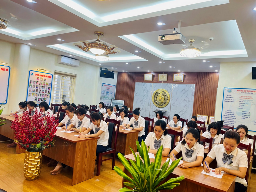 C:\Users\Techsi.vn\Desktop\New folder (2)\z3805809597761_da1eb17c921289f84760e49faaab9c75.jpg