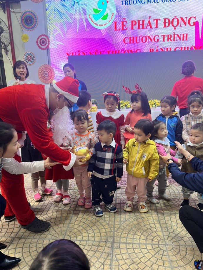 C:\Users\Techsi.vn\Desktop\nuôi lợn đất\z3981953562168_68259af0ce3a98ae635af7a2f8a2e2fa.jpg