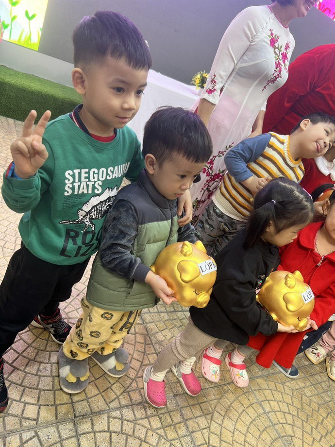 C:\Users\Techsi.vn\Desktop\nuôi lợn đất\z3981953362151_0451fcb405dbc747945d6162383abd3f.jpg