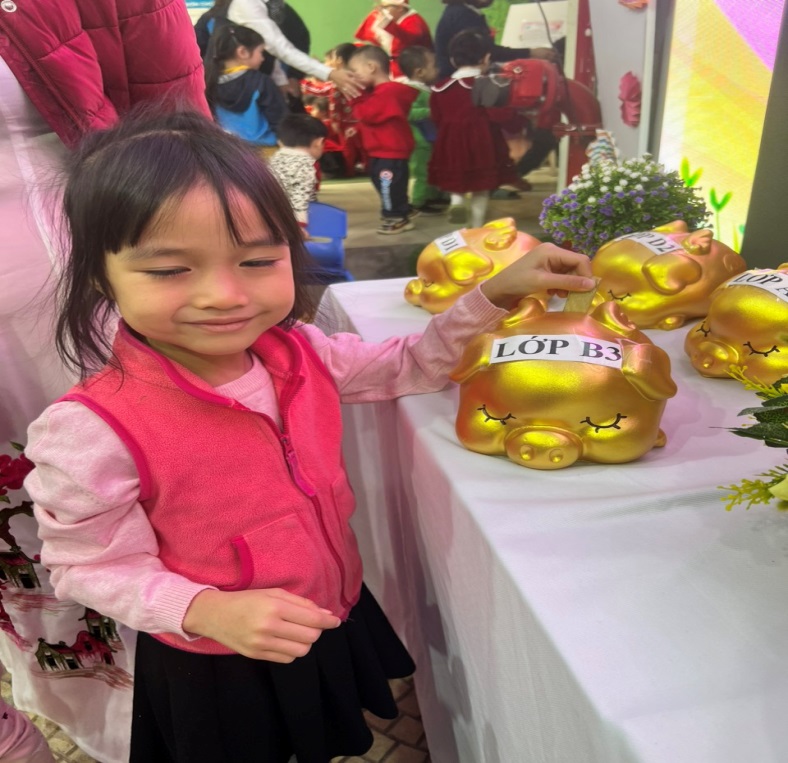 C:\Users\Techsi.vn\Desktop\nuôi lợn đất\z3981953449949_d60dbf878c735fb80c01cfa3f737b74c.jpg