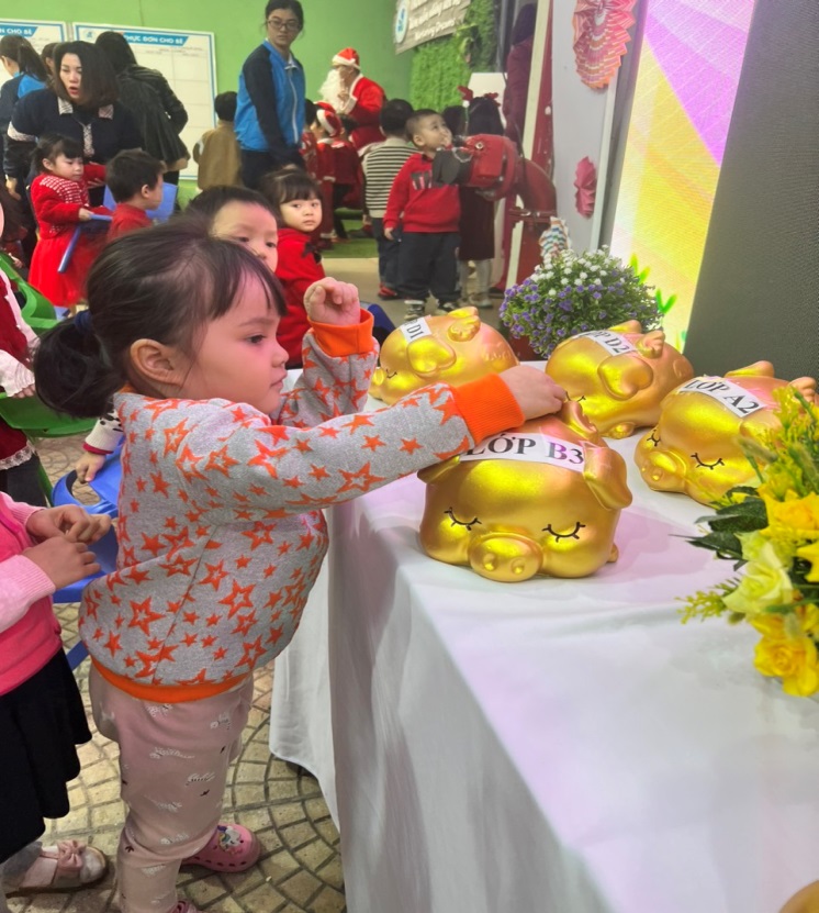 C:\Users\Techsi.vn\Desktop\nuôi lợn đất\z3981953416698_1551939d277b73d814105dc520a0624a.jpg