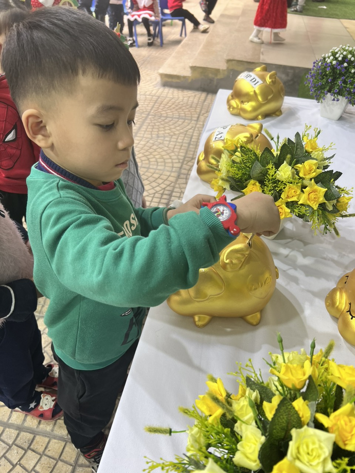 C:\Users\Techsi.vn\Desktop\nuôi lợn đất\z3981953596259_a69567768ac4ebdee31c0a196c04ed3d.jpg