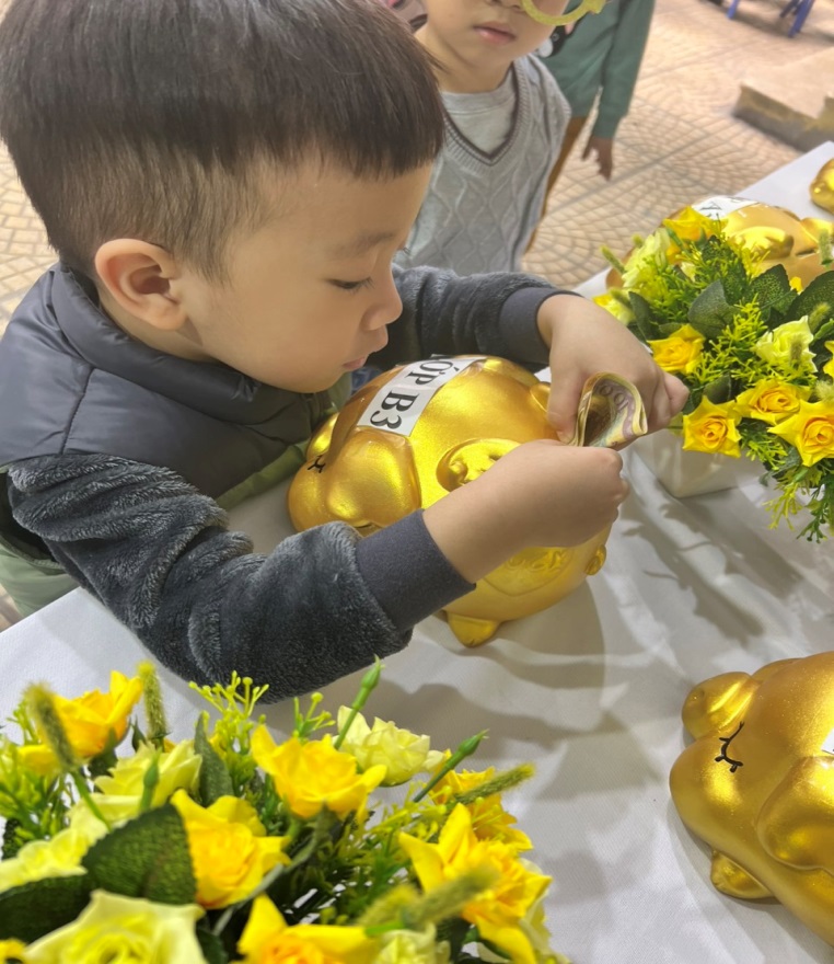 C:\Users\Techsi.vn\Desktop\nuôi lợn đất\z3981953626812_944be4a2b8abee12852540f1539b98c9.jpg