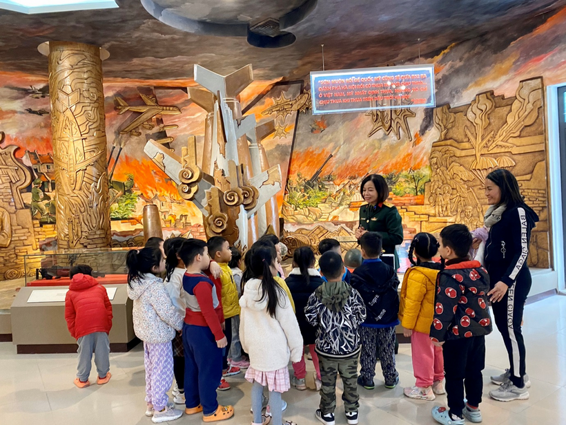 C:\Users\Administrator\Desktop\New folder (2)\z3989213888044_11675c2a162fdd4179221ee64074787a.jpg