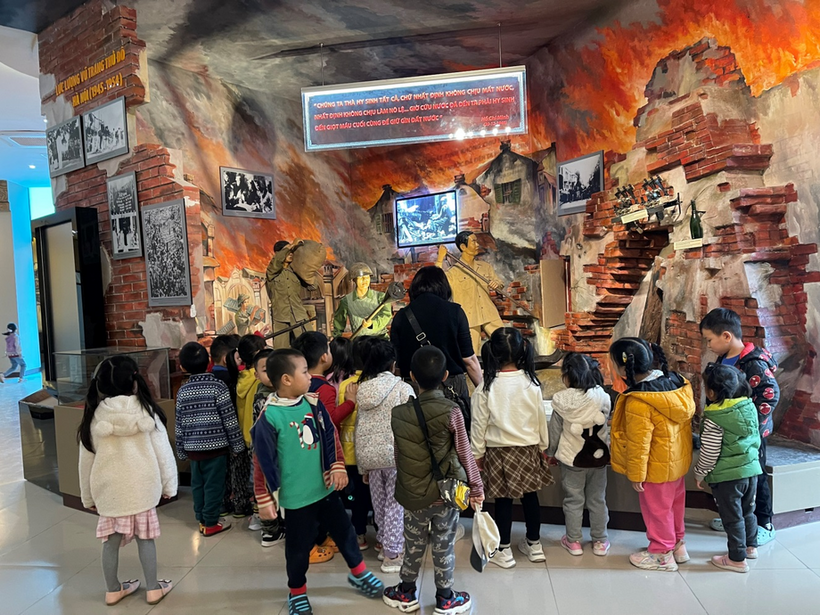 C:\Users\Administrator\Desktop\New folder (2)\z3988875763472_d31f286f616c1b43026773988f6c2db2.jpg