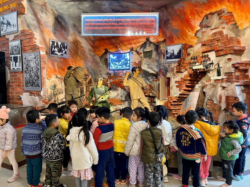 C:\Users\Administrator\Desktop\New folder (2)\z3989213409776_41b5478d8402d250c13e42f2c9053d23.jpg