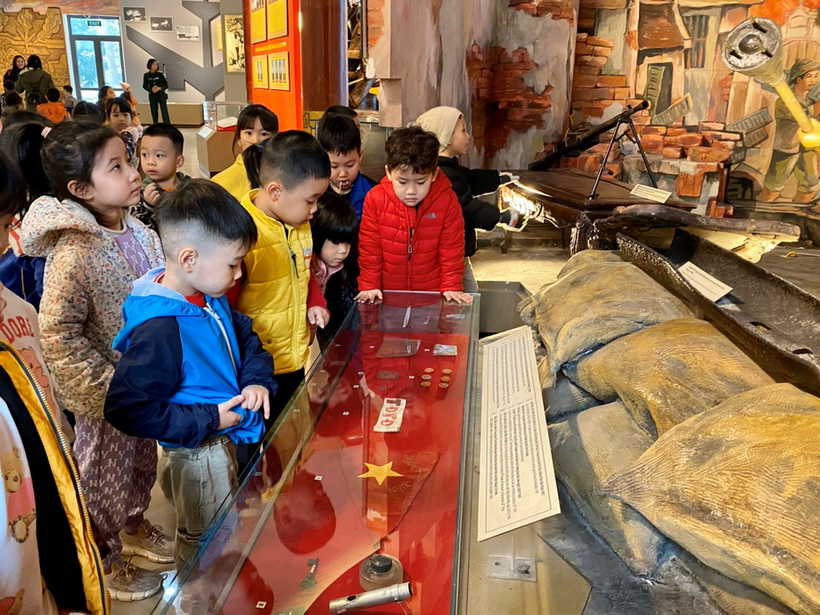 C:\Users\Administrator\Desktop\New folder (2)\z3989213186633_98bdf4640c368ff610c160eb97de7be8.jpg