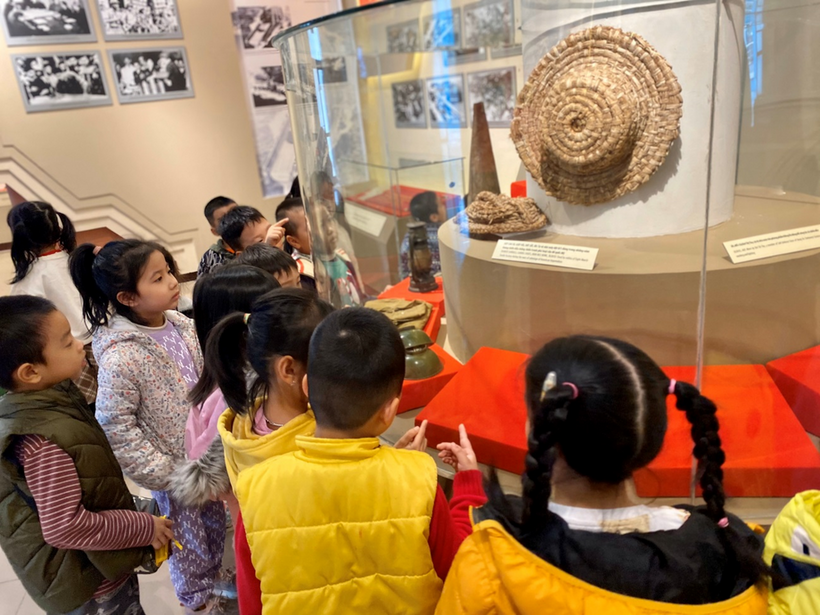 C:\Users\Administrator\Desktop\New folder (2)\z3989213576805_bbc8d2d3c7e43660c532d57e2f7c4175.jpg