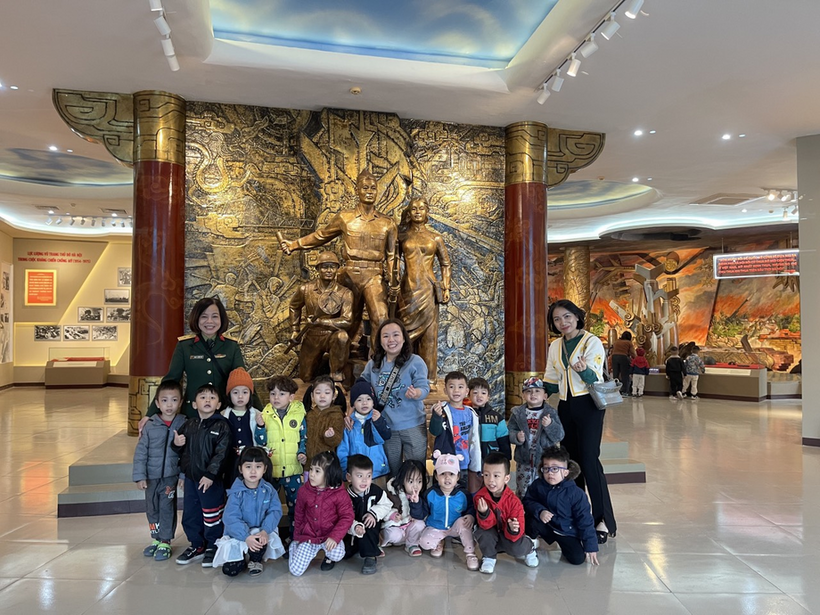 C:\Users\Techsi.vn\Desktop\New folder (2)\z3989041610631_9df79c59d74d08367bccdfa63594182d.jpg