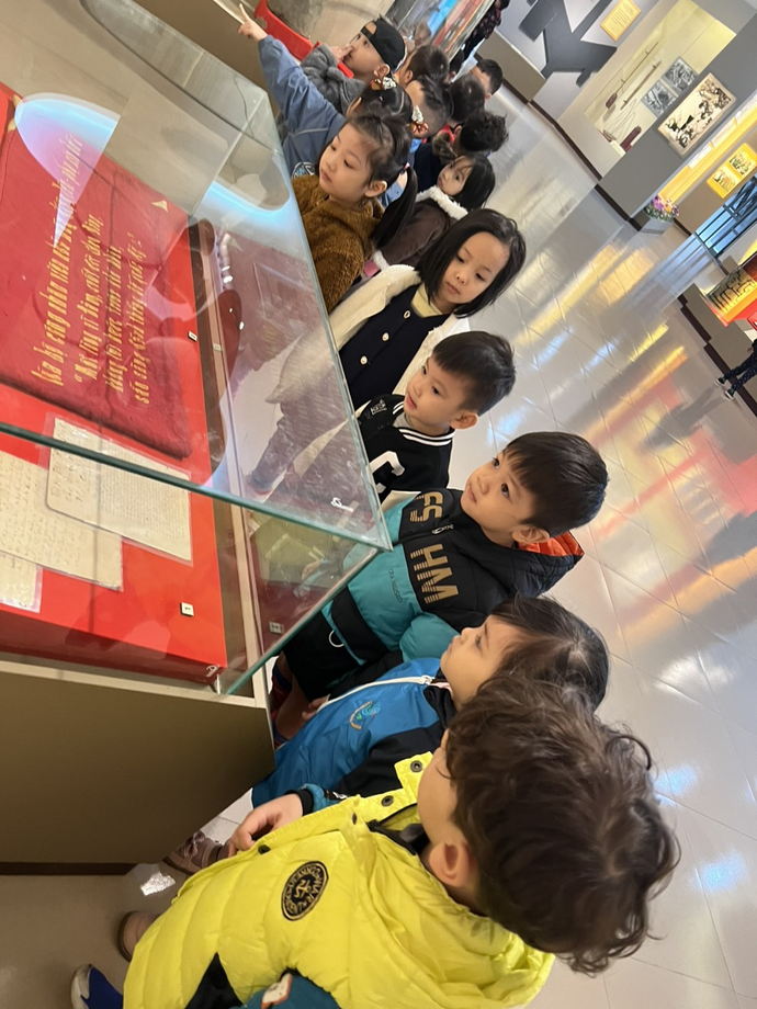 C:\Users\Techsi.vn\Desktop\New folder (2)\z3989017634577_12140688718b5f71fb5199be3cbd9505.jpg