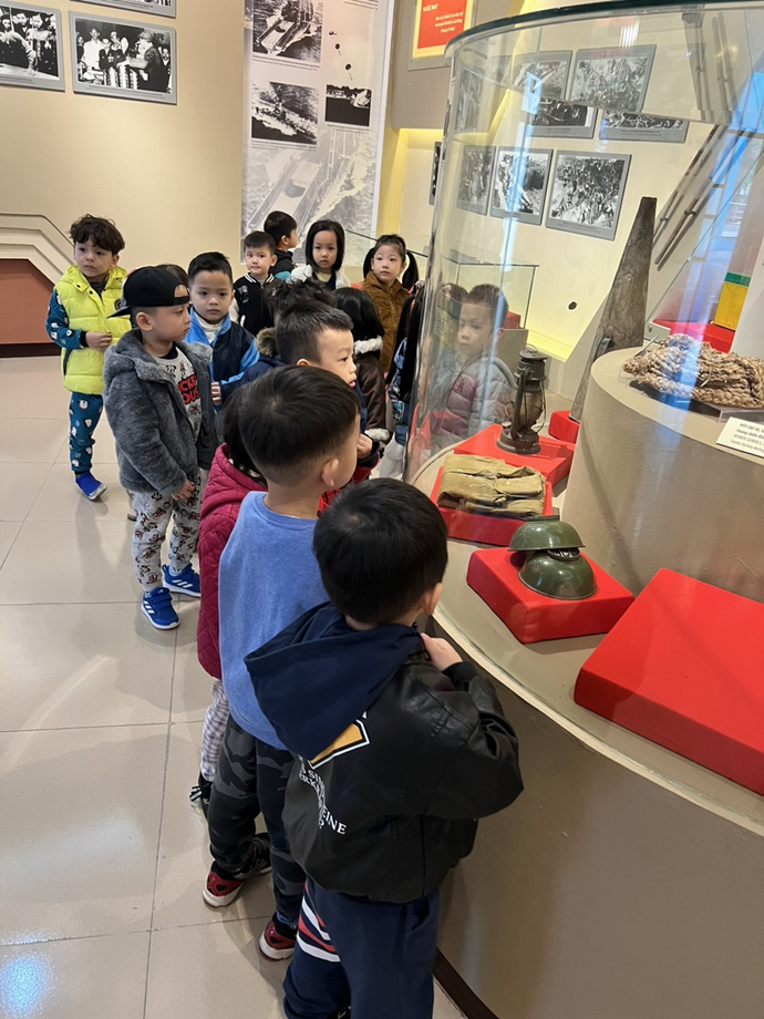 C:\Users\Techsi.vn\Desktop\New folder (2)\z3989017609794_6c9fcb00ca034ce8589d9010f8259da4.jpg