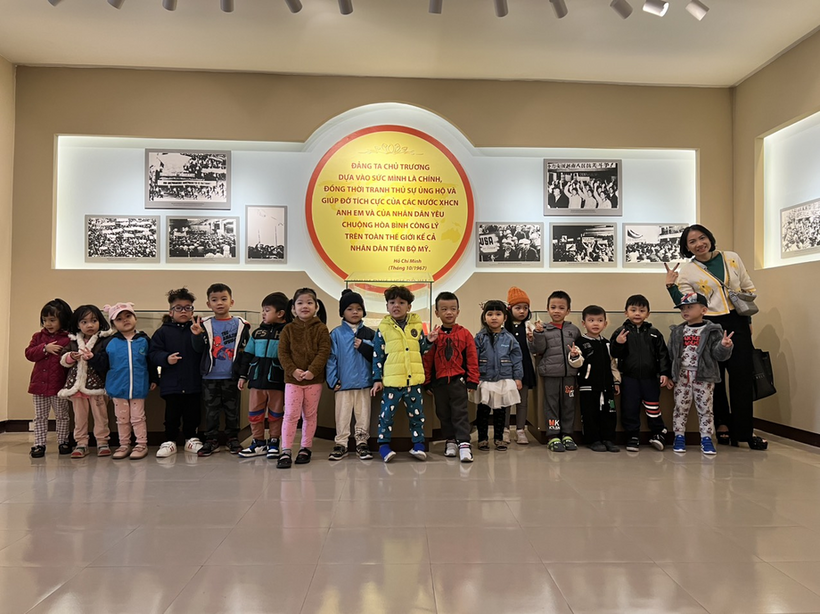 C:\Users\Techsi.vn\Desktop\New folder (2)\z3989018467350_fcc8045d38e658028cca29a13e72315f.jpg