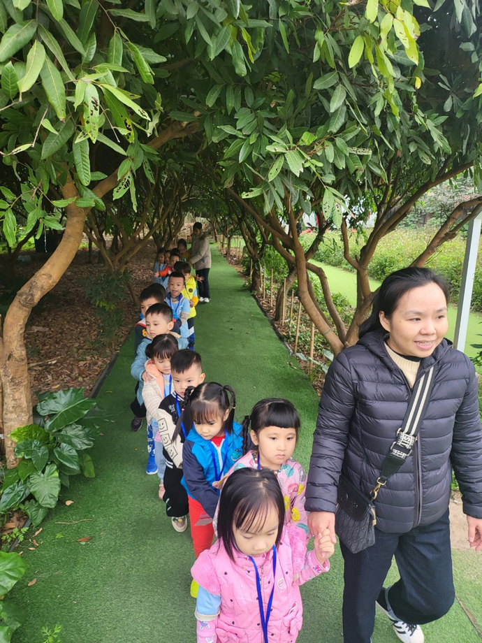 E:\New folder\ảnh B3\ảnh tham quan\z3944254788333_e8f3b3438d9327a3173146c06ebd457e.jpg