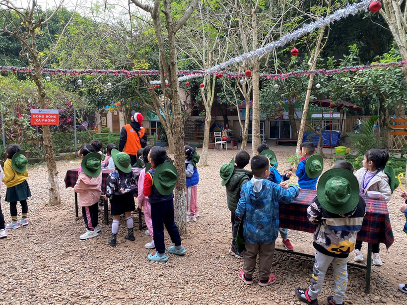 C:\Users\Administrator\Desktop\anh tham quan\z3945863415346_91744efcd844a3cd1e146cb8d25a69e6.jpg