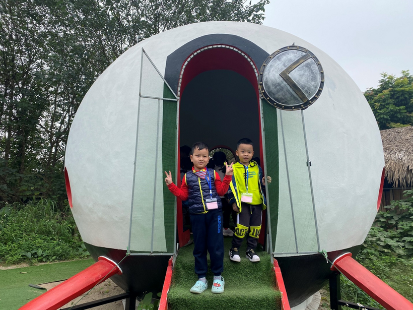 C:\Users\Administrator\Desktop\anh tham quan\z3943252157751_3ae7ecae86291a2876636be66cc2f2a8.jpg