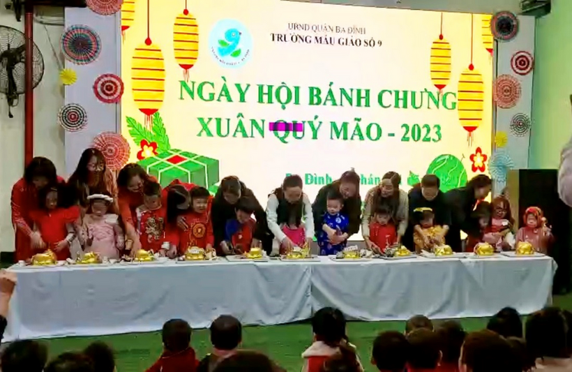 C:\Users\Administrator\Desktop\banh c hưng\z4027899637028_f290f2b01424db7a0c0872d57b37af23.jpg