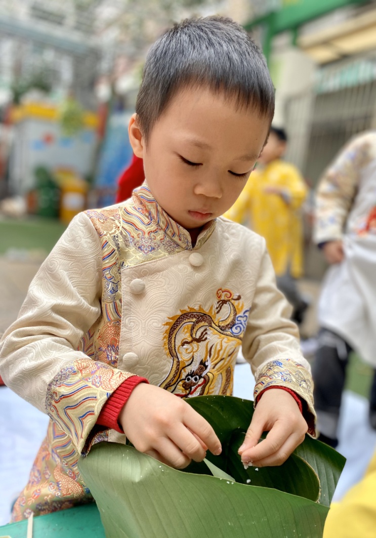 C:\Documents and Settings\Admin\Desktop\banh chung\z4028283945130_67085896eb51f9be114c02cbe54de6fe.jpg