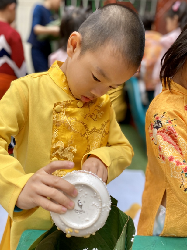 C:\Documents and Settings\Admin\Desktop\banh chung\z4028160559900_bd585bf26e4f598ac470170140d76029.jpg