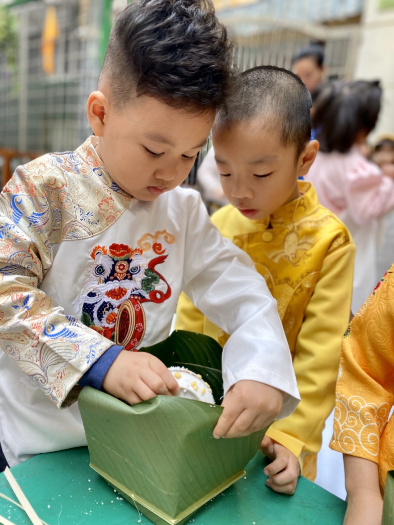 C:\Documents and Settings\Admin\Desktop\banh chung\z4028283953610_d432d81a9e4fff8d71ea8f032a838fc0.jpg