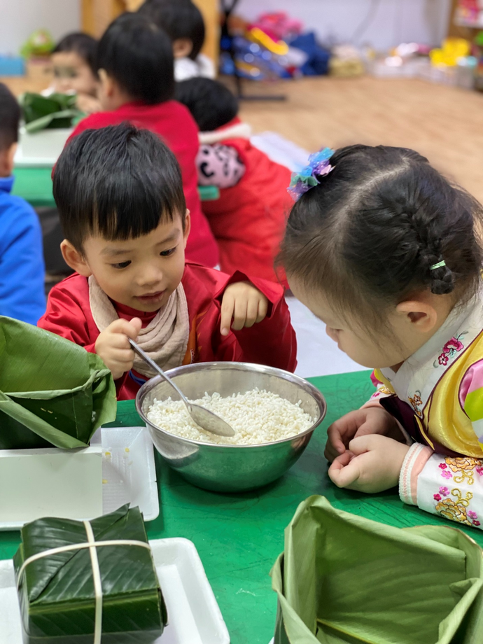 C:\Users\Techsi.vn\Desktop\nội dung năm 2022\ảnh hs 2022\bánh chưng\z4030341312897_ced46125a31b63c5e9461712ed98bbcd.jpg