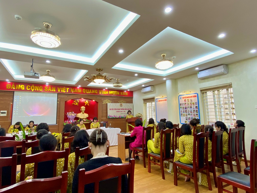 C:\Users\Administrator\Desktop\ĐH CĐ\z4035654732293_72dd1ec9b5a20da8afddf88664ff1d46.jpg