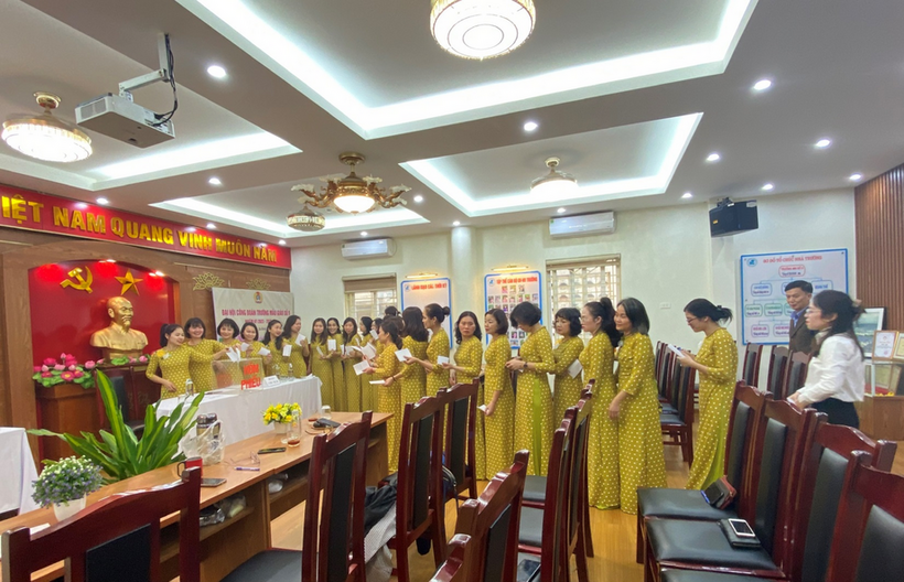 C:\Users\Administrator\Desktop\ĐH CĐ\z4035654801769_7b6118b9247eca6f2e770b6f932dfba6.jpg