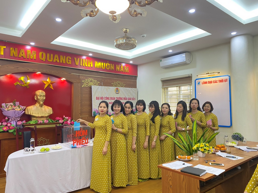 C:\Users\Administrator\Desktop\ĐH CĐ\z4035654782769_bbd50c547dda22df04b90dd283598e5f.jpg