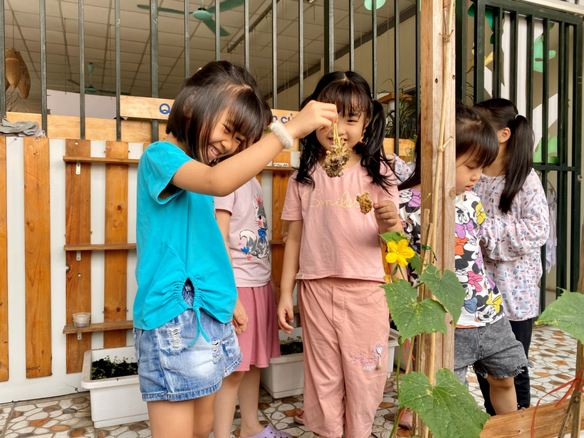 C:\Users\Administrator\Desktop\Vuiet bai\z4239142099738_f4dd348e66d0e8680461cf46f0cce6c0 (1).jpg