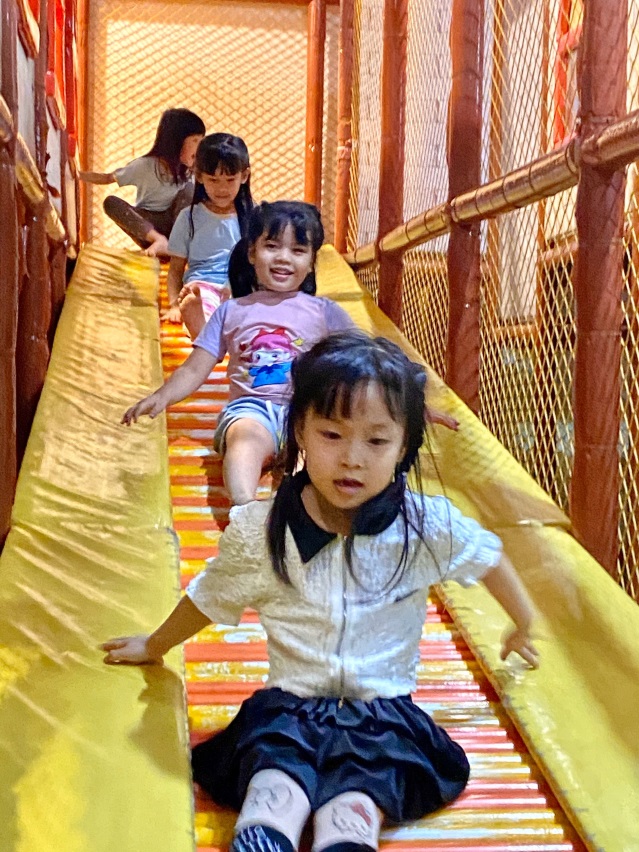 C:\Users\Administrator\Desktop\tham quan\z4245165568121_f2176ccc4e856afefff3f8a42d2a64fb.jpg