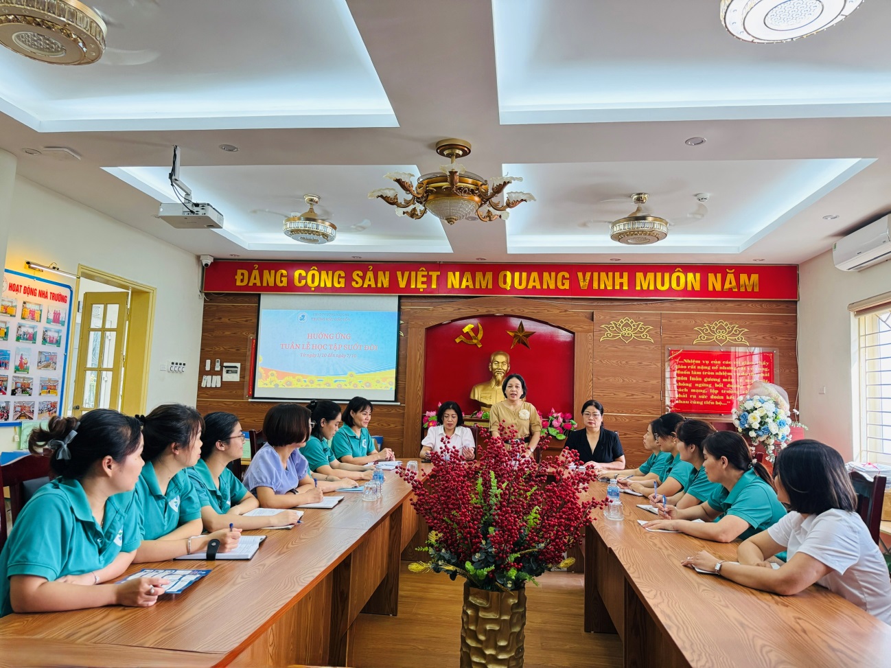 C:\Users\Techsi.vn\Desktop\hoc tap suot doi\z7094185175706_eb87477eed39d4b15898bf8216125ee7.jpg