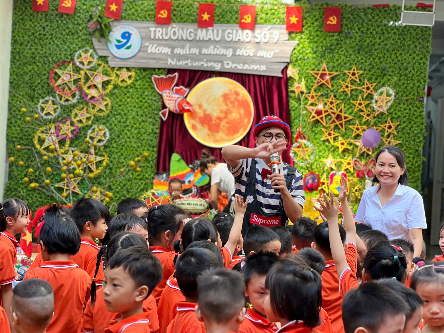 A group of children in a room with a person speaking to a person

AI-generated content may be incorrect.