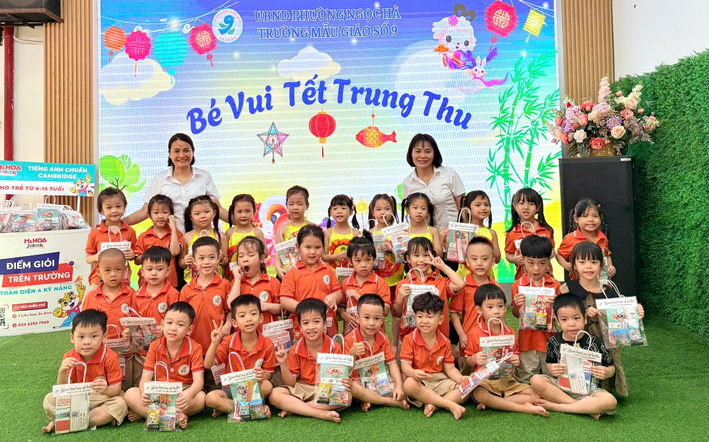 A group of children posing for a photo

AI-generated content may be incorrect.