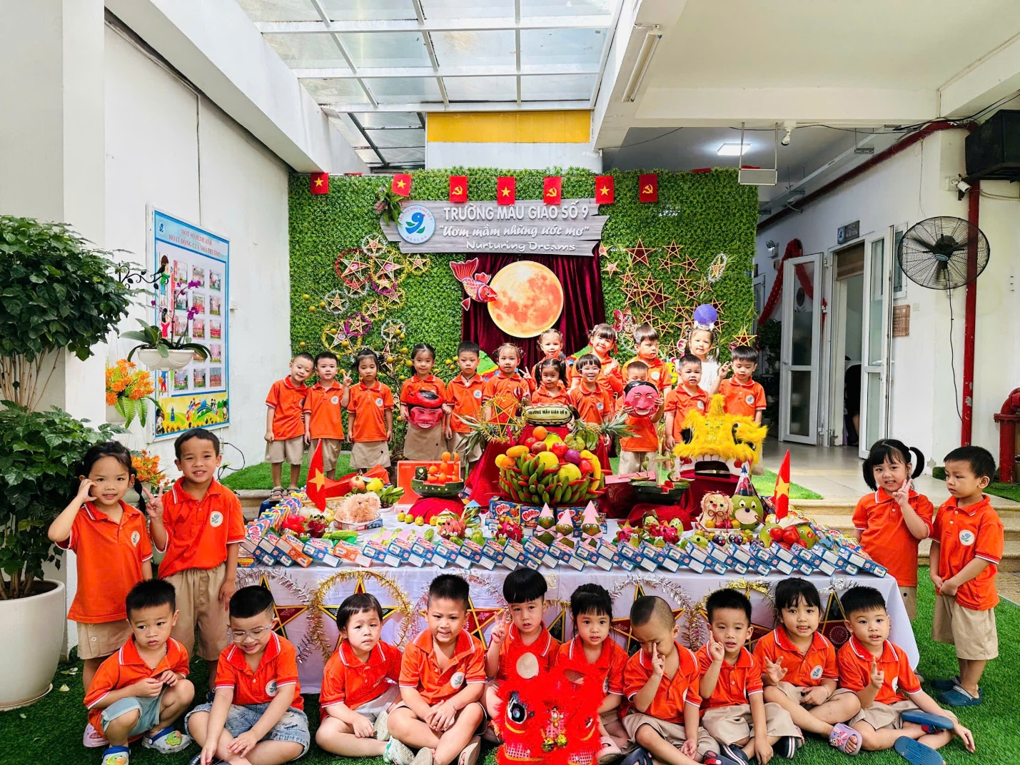 A group of children in orange shirts

AI-generated content may be incorrect.