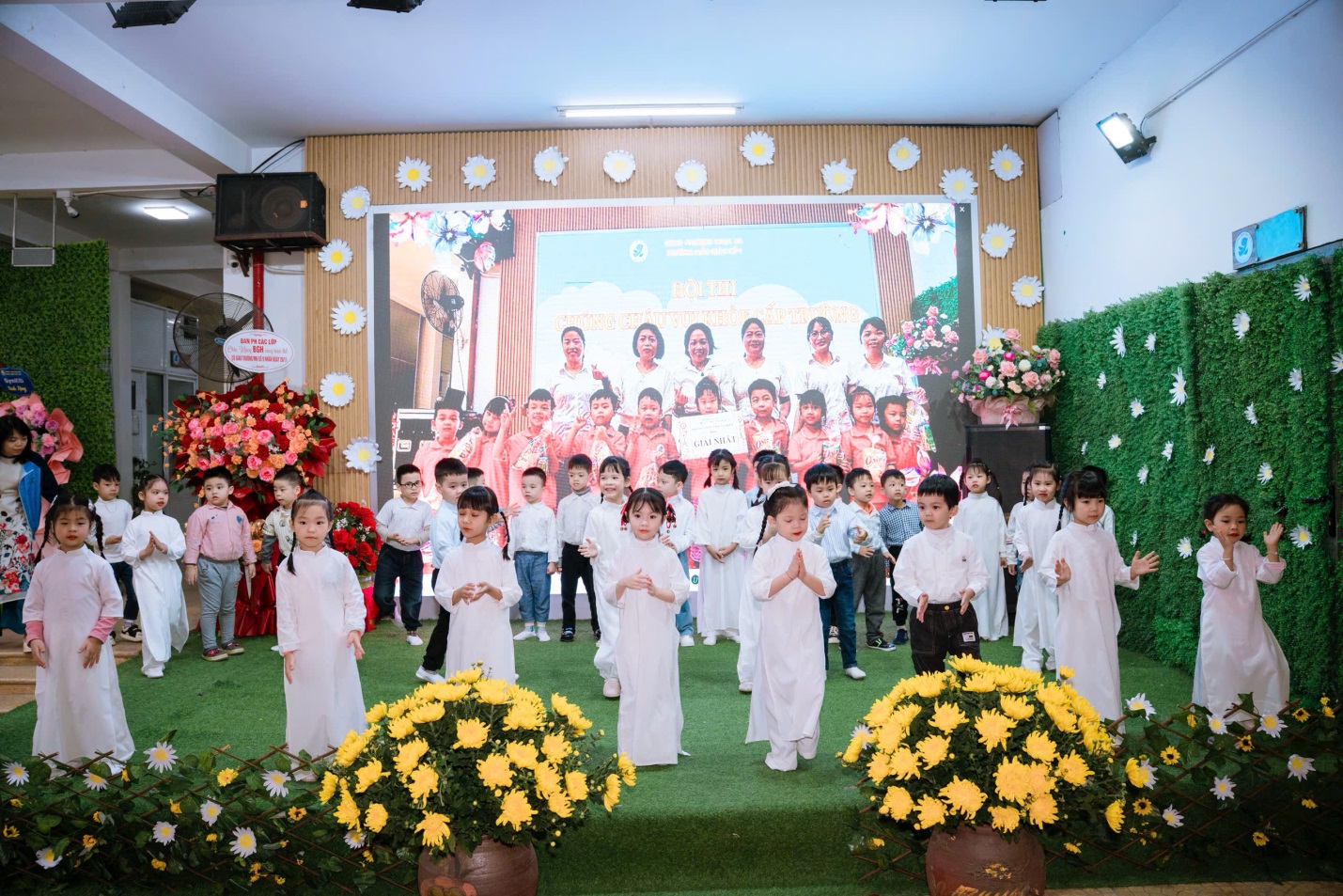 C:\Users\Administrator\Desktop\bài viết 20.11\z7244233007671_530bce896cec675058657340d7b1d797.jpg