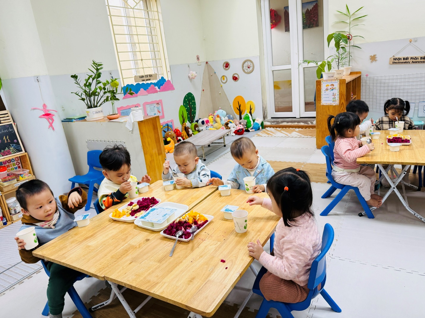 D:\O's Documents\Desktop\noi trow\z7240122208297_e5feb913c7f9f1388fa1989e5b187049.jpg