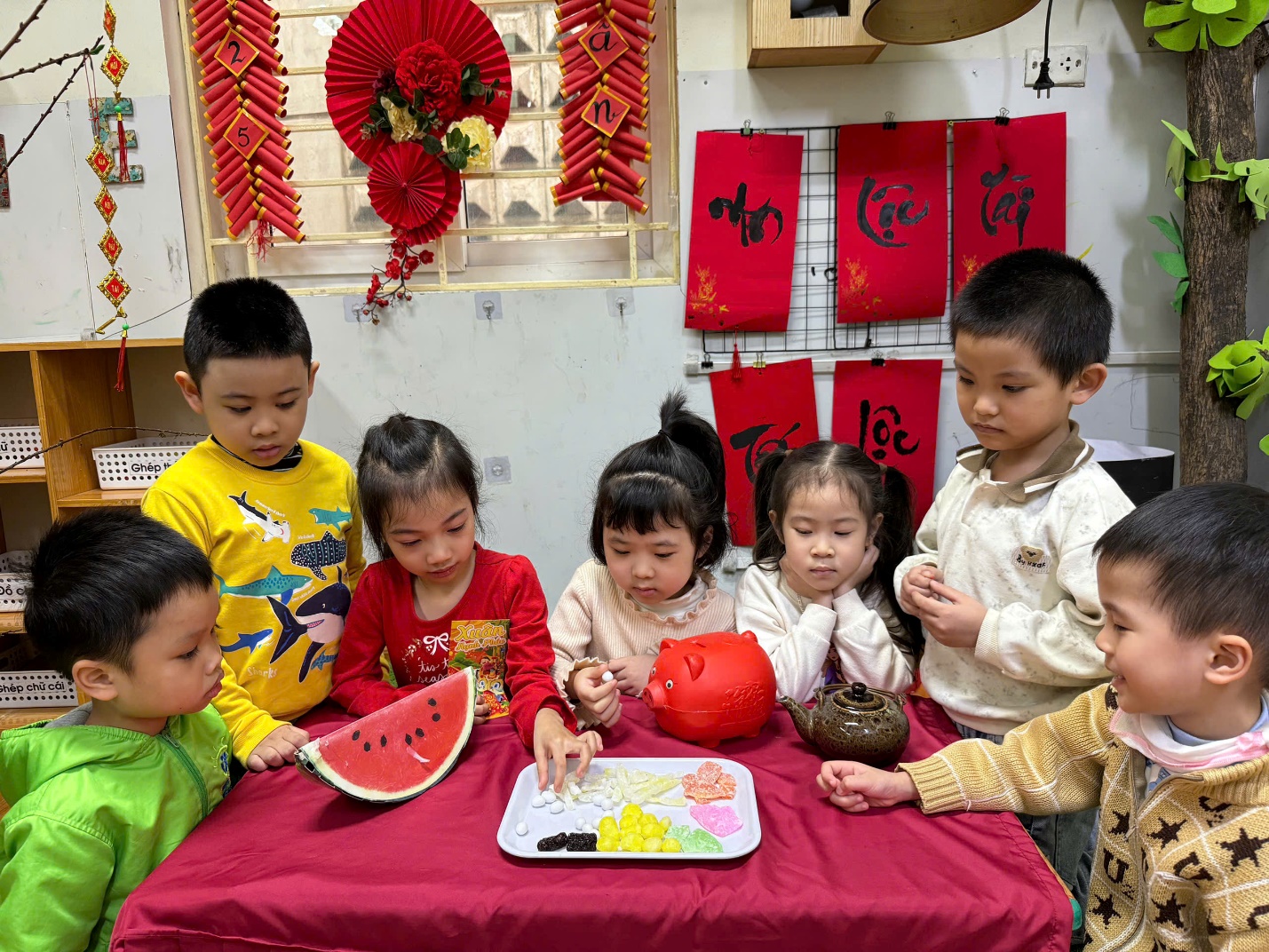 Ảnh có chứa trang phục, người, Mặt người, cậu bé

Mô tả được tạo tự động