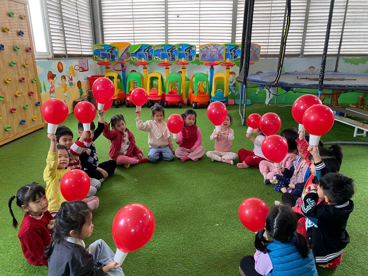 C:\Users\Administrator\Desktop\Khinh khi cau\z6421117374863_bd5a02c3c0883bc03519f294fe329178.jpg