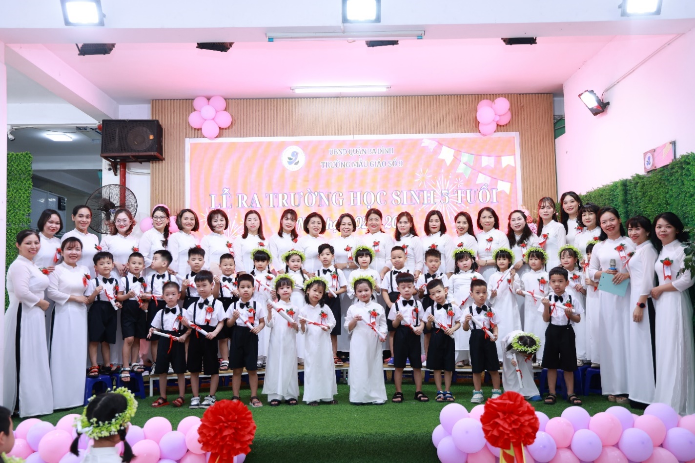 Ảnh có chứa người, trang phục, nghi lễ, đám cưới

Mô tả được tạo tự động