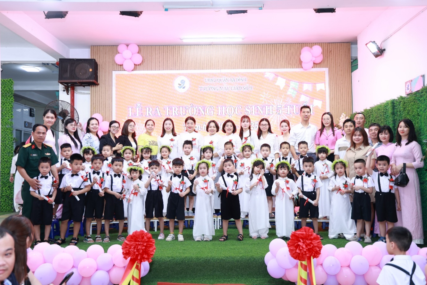 Ảnh có chứa người, trang phục, cô gái, cười

Mô tả được tạo tự động