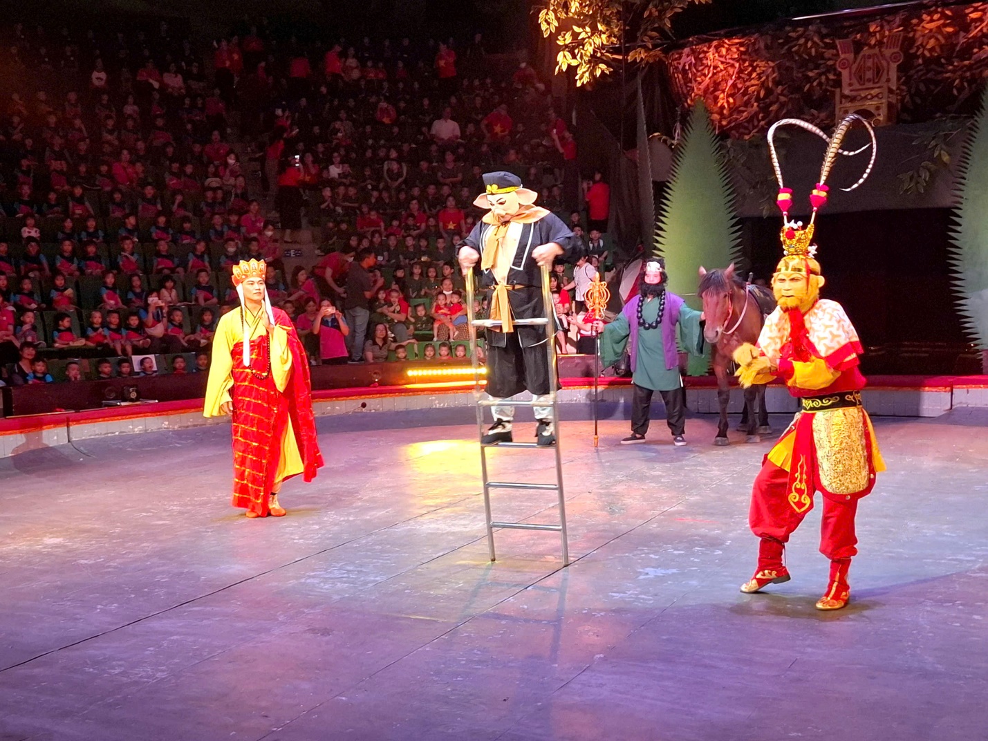 A group of people in clothing on a stage

AI-generated content may be incorrect.