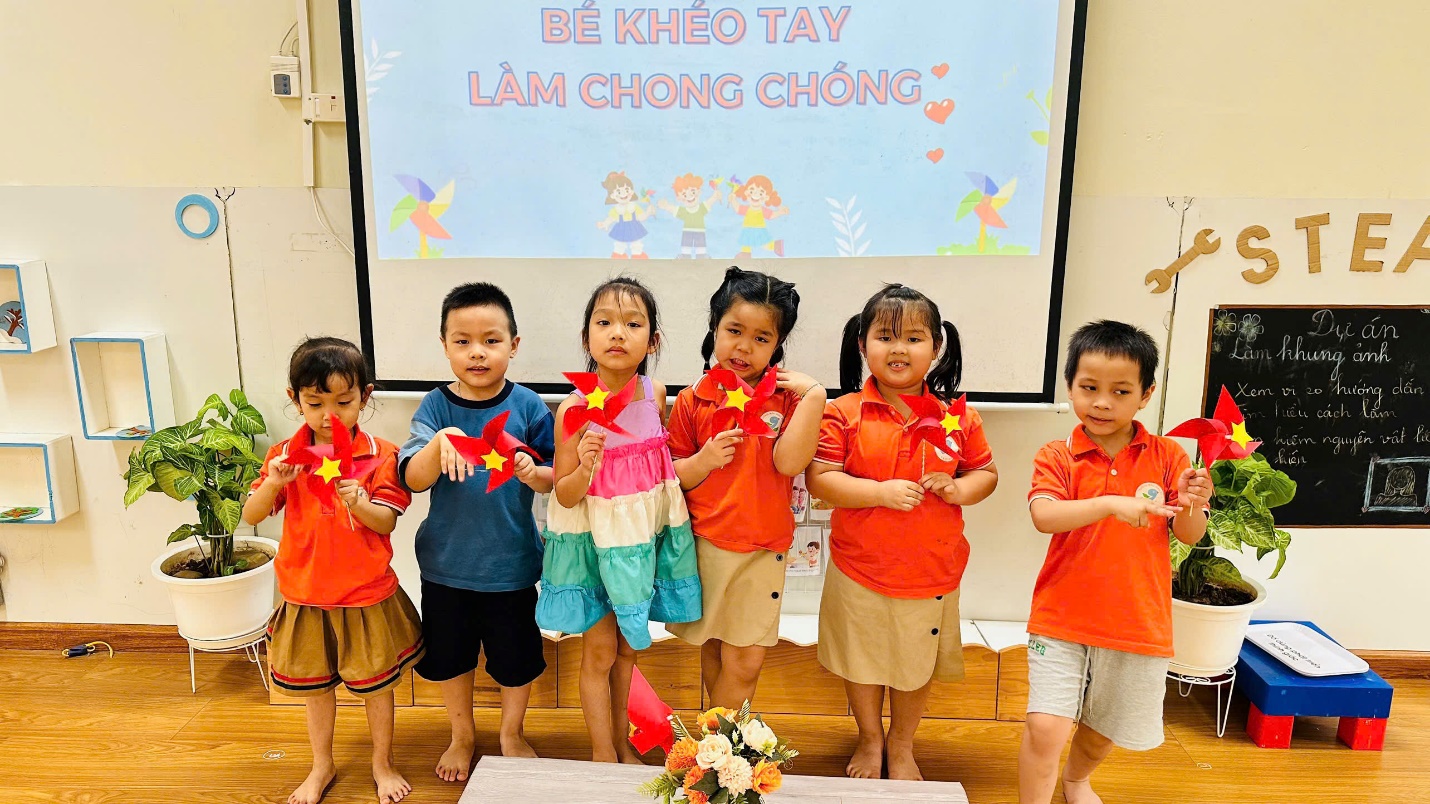 C:\Users\Admin\Desktop\Làm chong chóng\z6999595763262_fdaf0cb45253c2e9920b66cb4a73c889.jpg