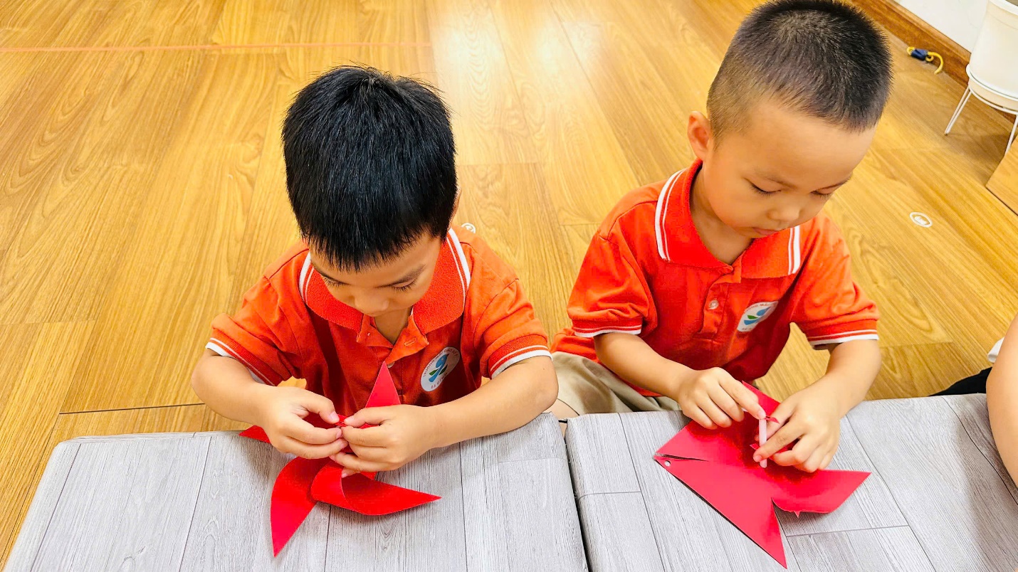 C:\Users\Admin\Desktop\Làm chong chóng\z6999595710205_30943e4325fa5b50c1ad121ac4397ff2.jpg