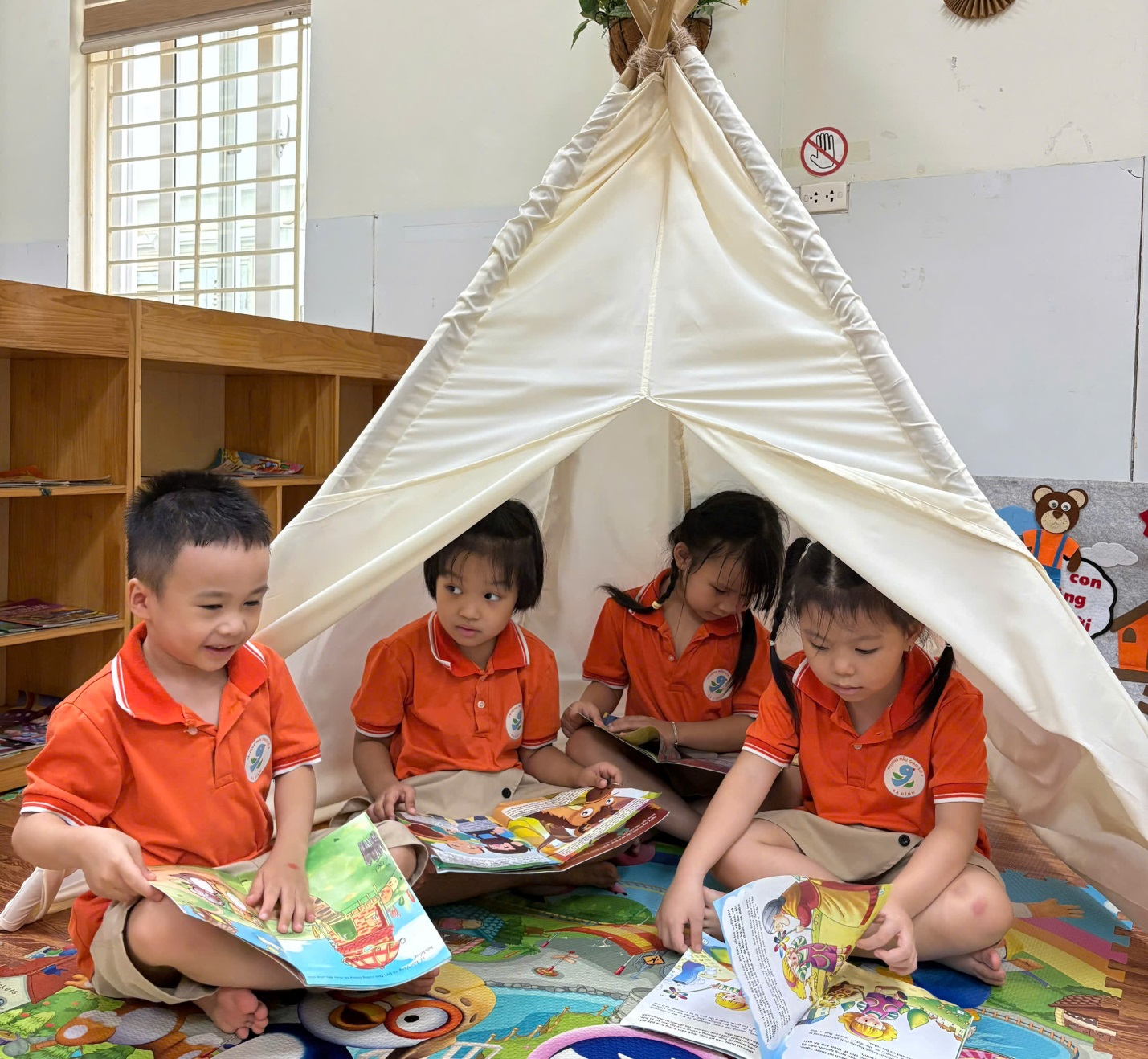 C:\Users\Administrator\Desktop\HĐ Phòng thư viện\gen-o-z7052028169171_78d8276ce15b021fa2876fd9ada3b2dc.jpg