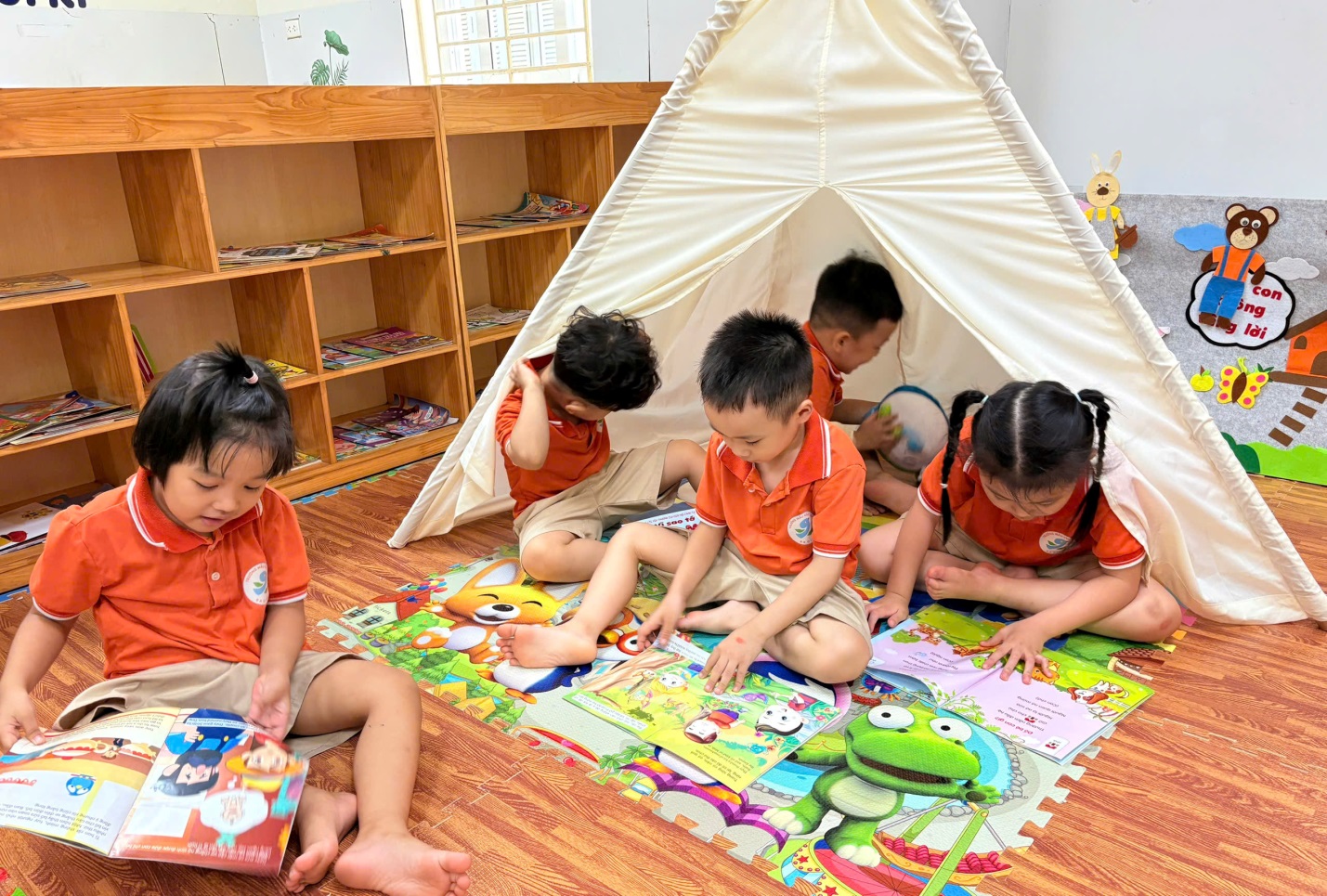 C:\Users\Administrator\Desktop\HĐ Phòng thư viện\gen-o-z7051955944516_b5fb9bf97ad855af840424dcaa1b7f8d.jpg