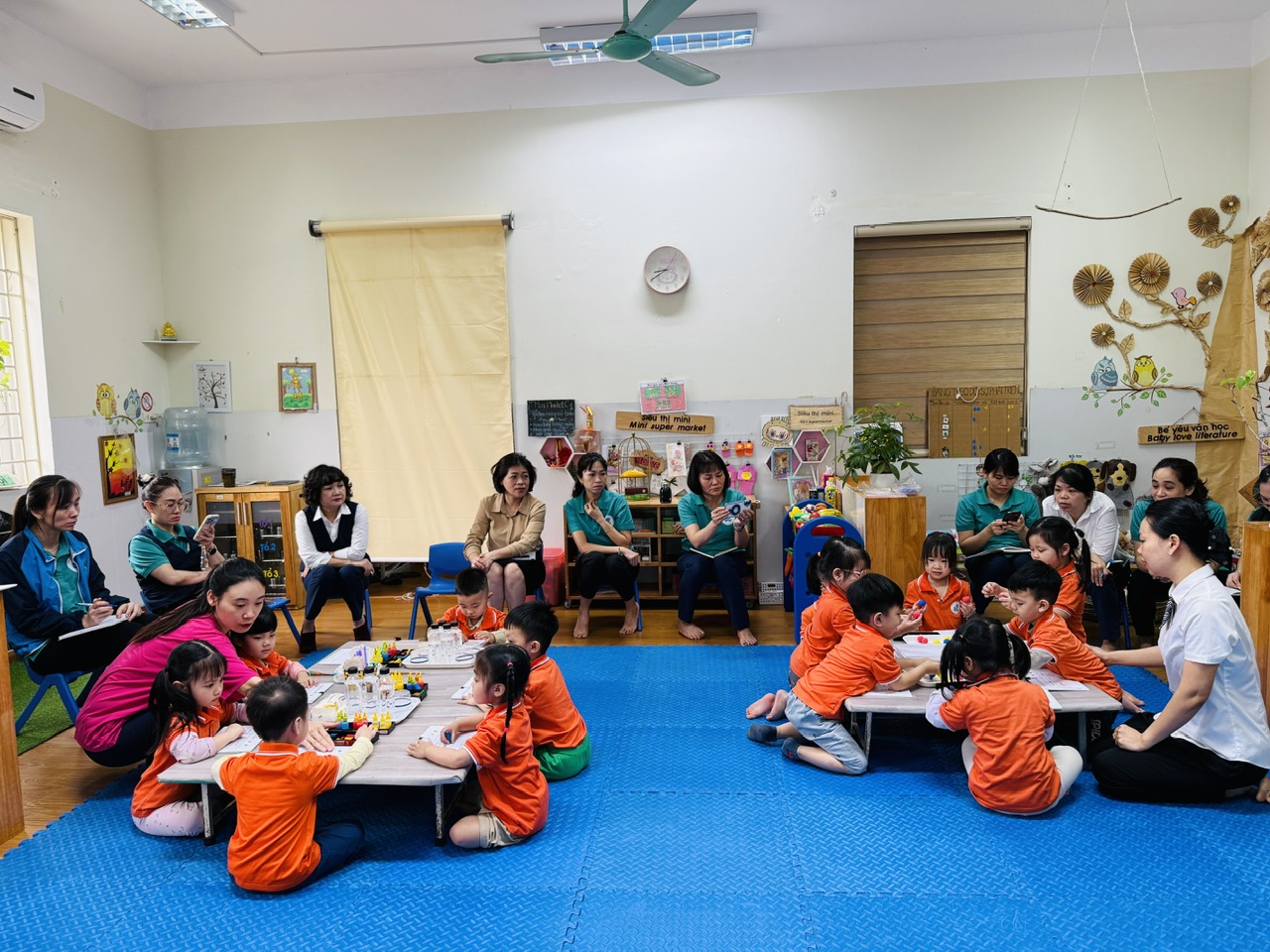 A group of children sitting on the floor in a classroom

AI-generated content may be incorrect.