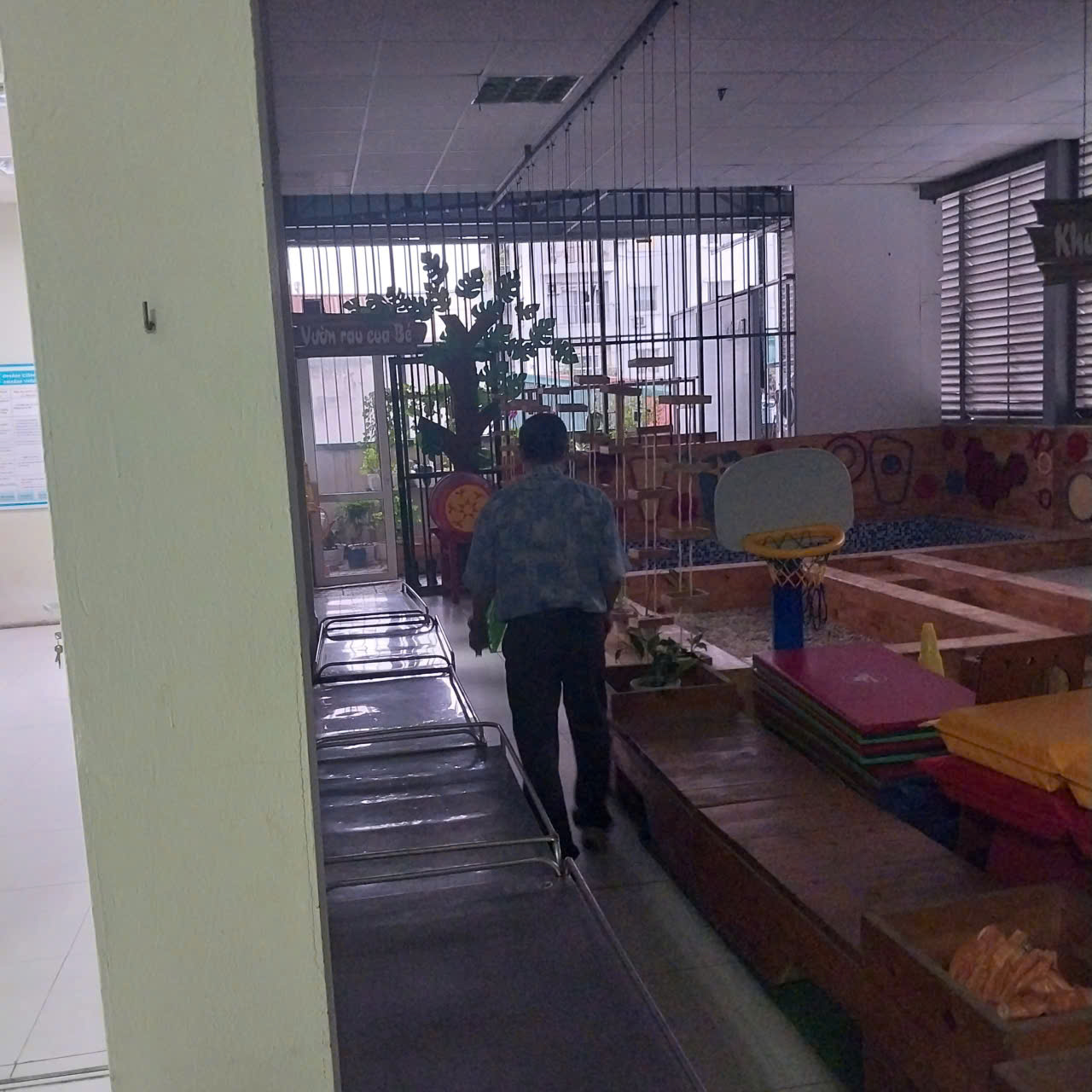 A person walking in a room
AI-generated content may be incorrect.