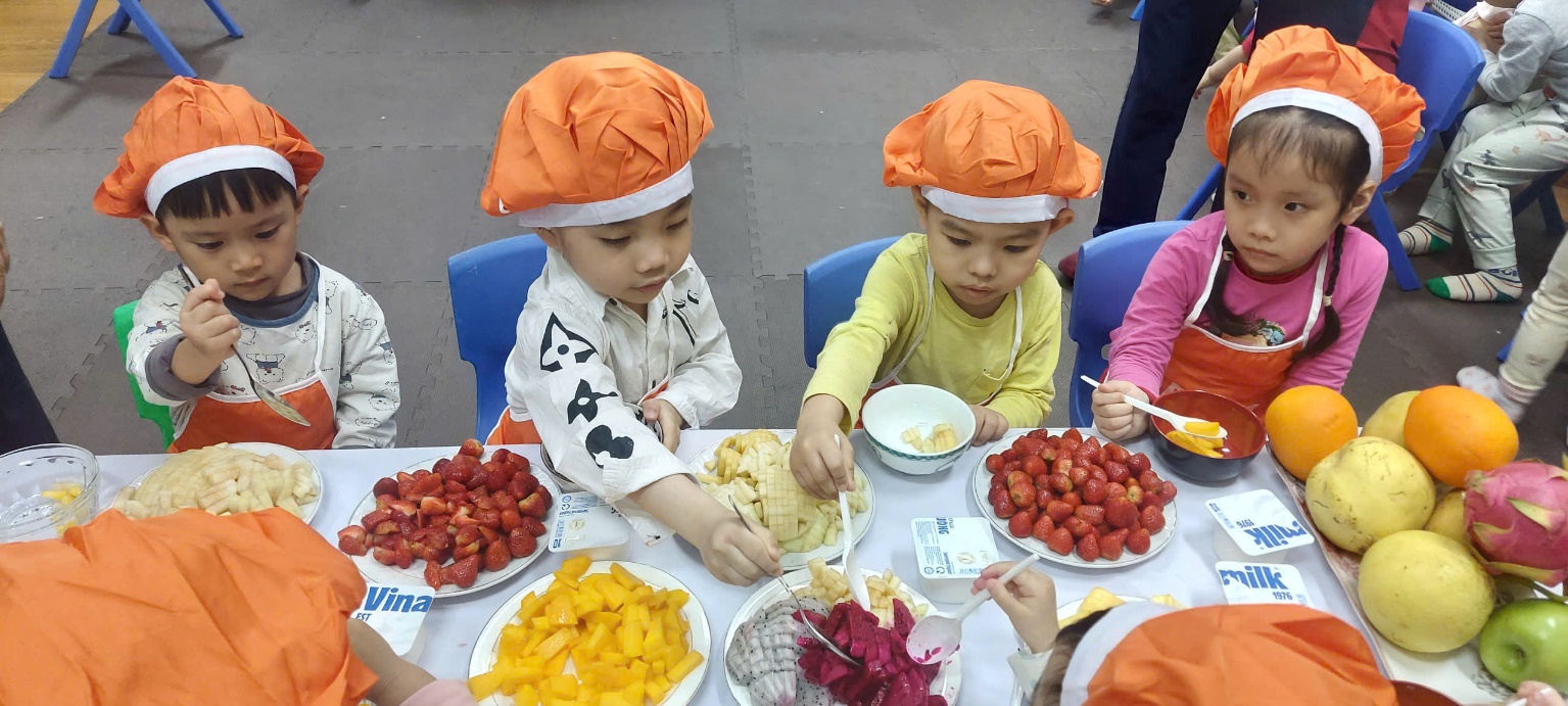A group of children wearing orange hats
AI-generated content may be incorrect.