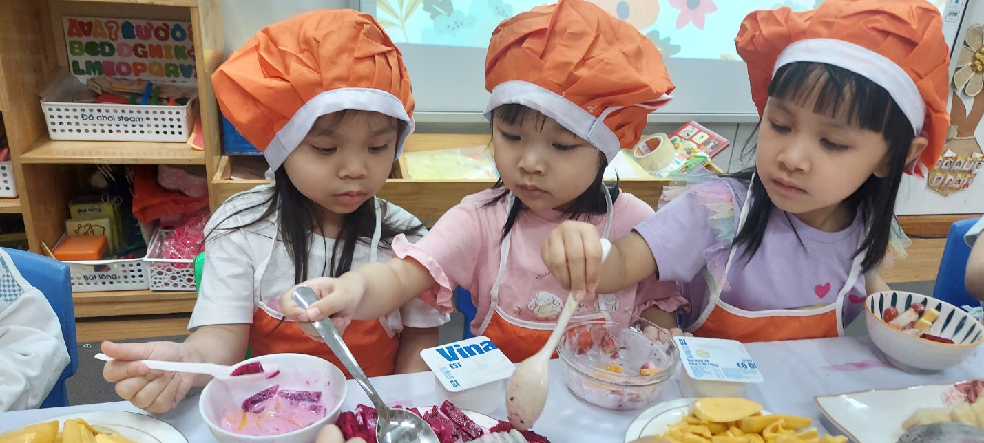 A group of children wearing chef hats
AI-generated content may be incorrect.